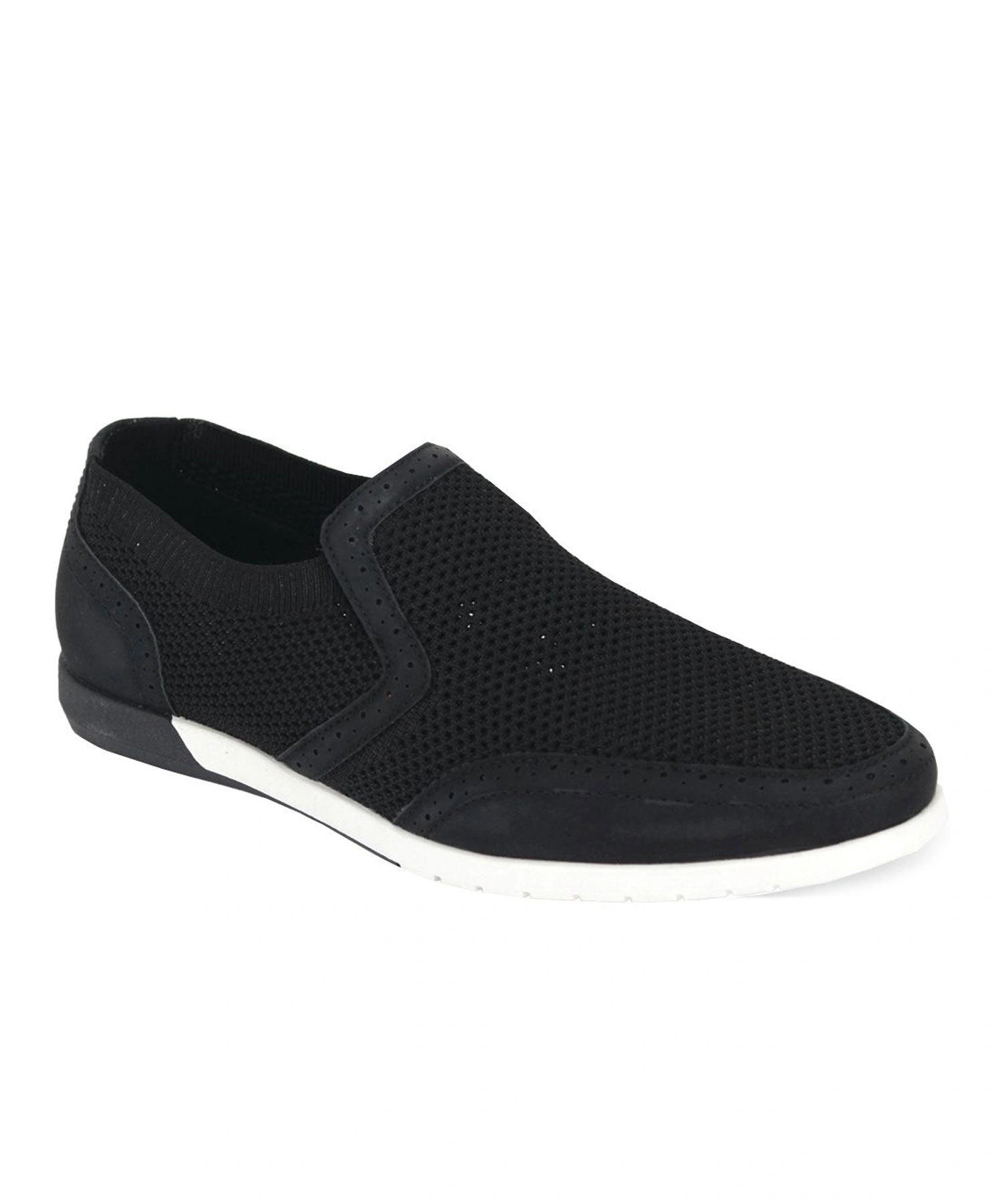 Brooklynin musta Slip-On: Tyylikäs askel New Yorkista. Klassikko uudella otteella. Täydellinen kaupunkiseikkailuun.
